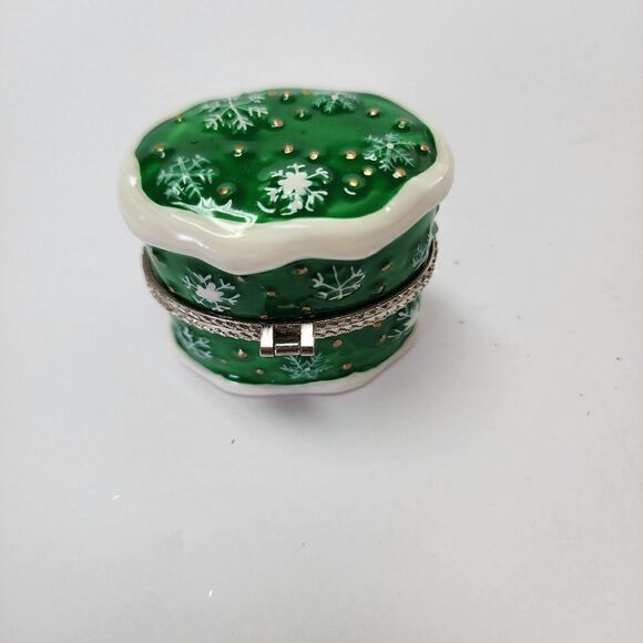 Ceramic Green with Snowflakes Christmas Gift Trinket Box - Picture 1 of 4